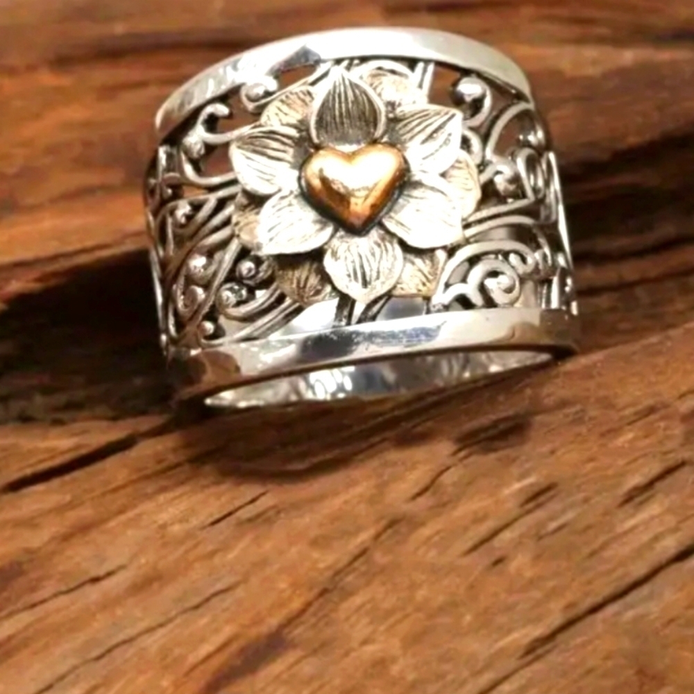 NEW Floral Heart Wide band size 9